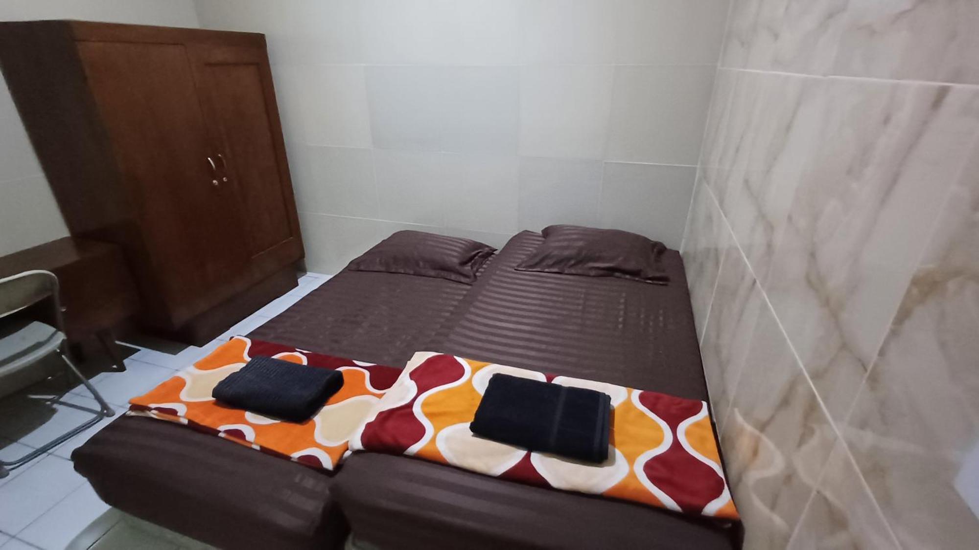 Hotel Kost Carmelia Syariah Baranangsiang Bogor Esterno foto